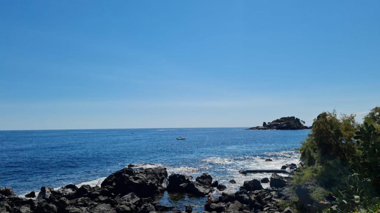Camera Luna Fronte Mare Aci Trezza Aci Castello Exterior foto